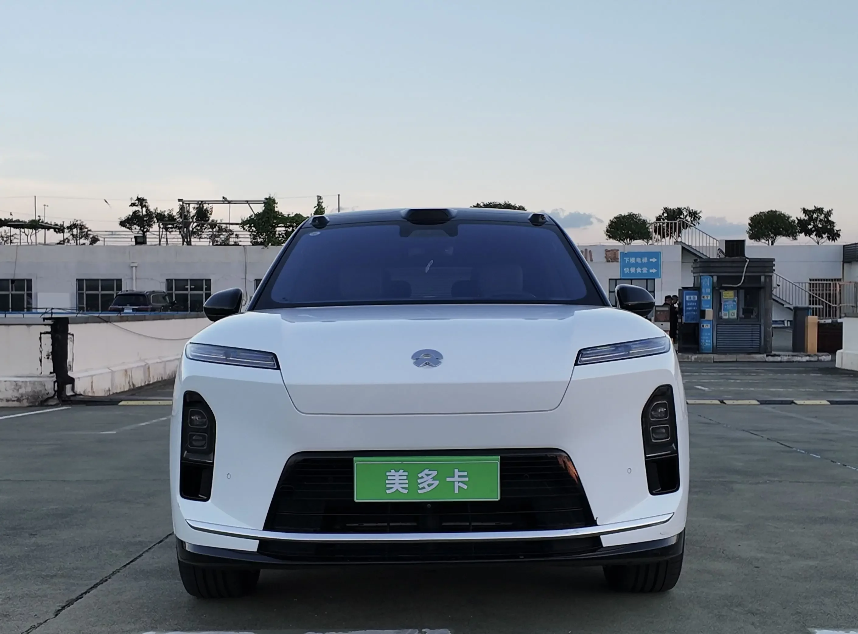 NIO ES8