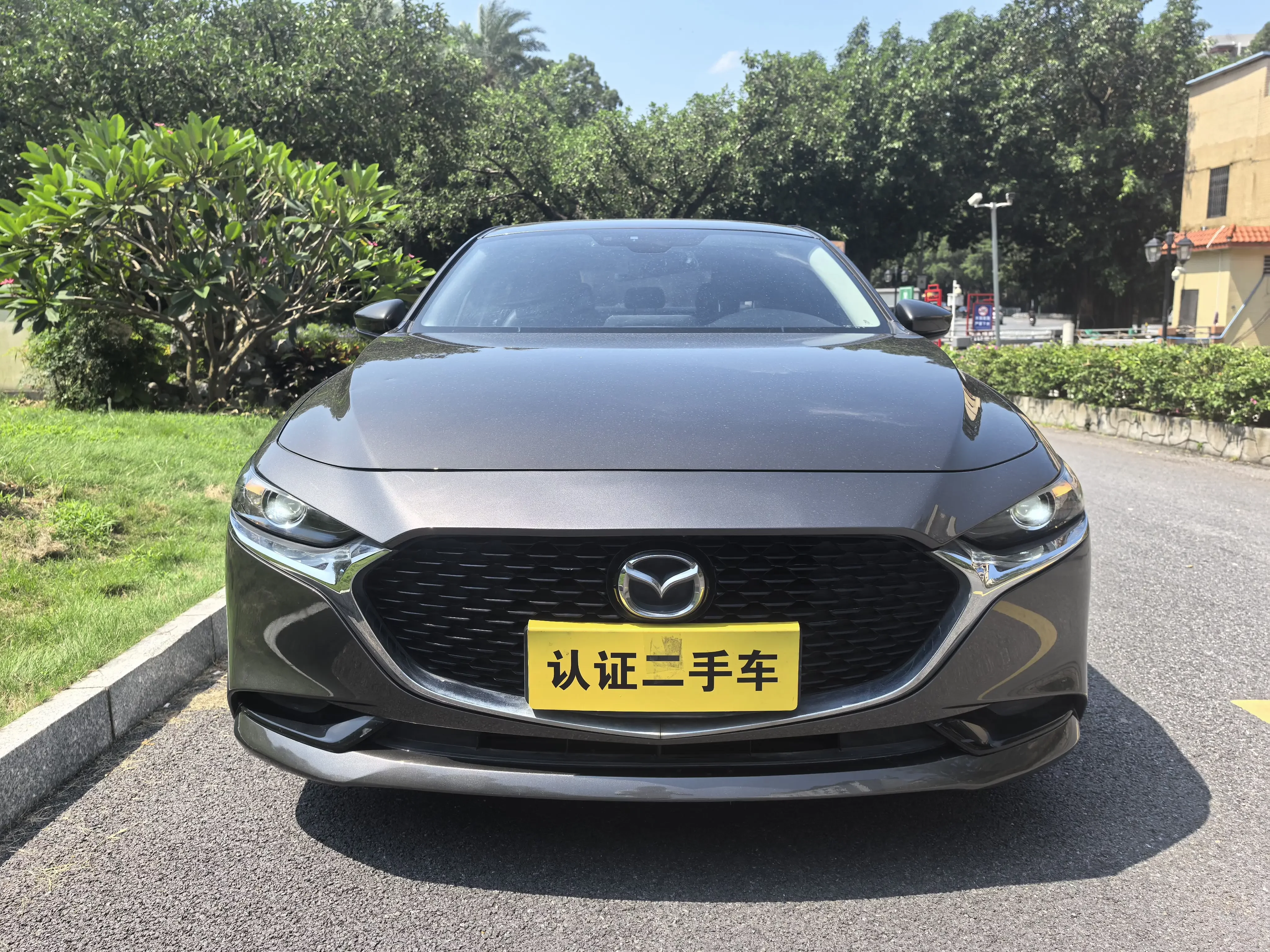 Mazda Axela (3)