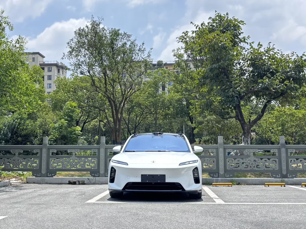 NIO ET5