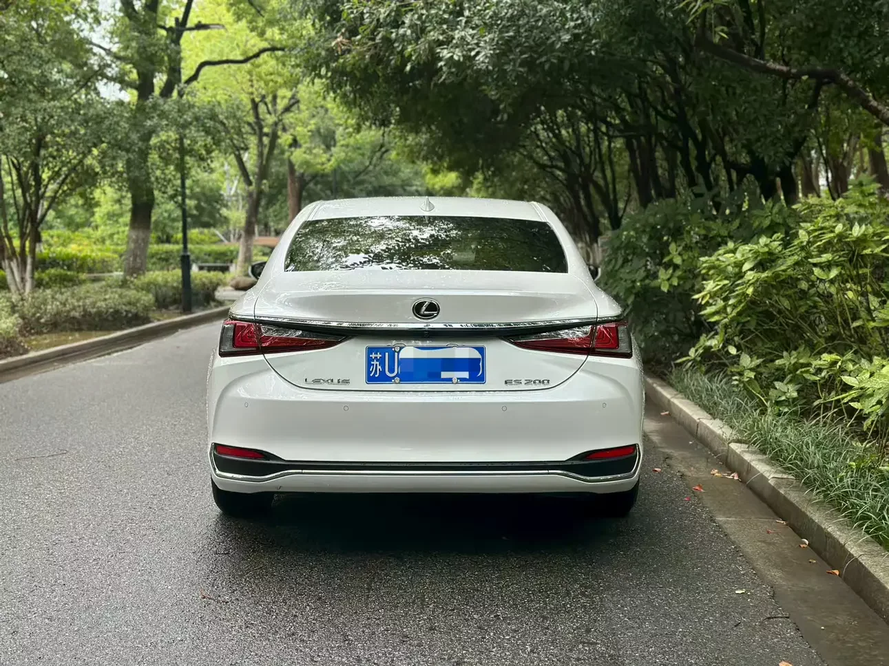 Lexus ES