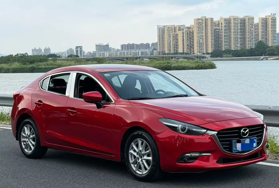 Mazda Axela (3)