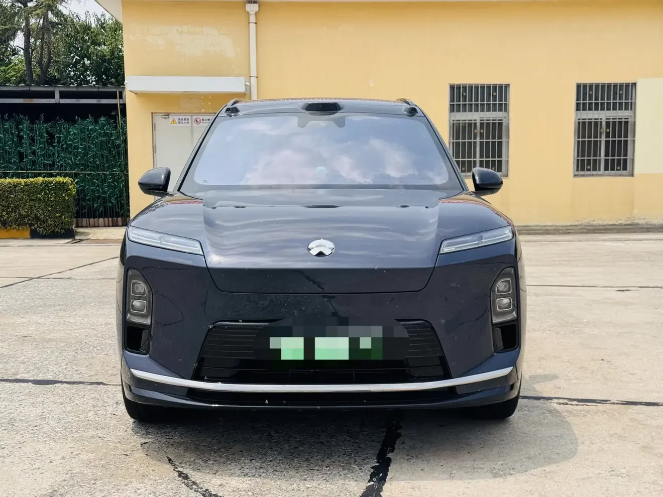NIO ES8