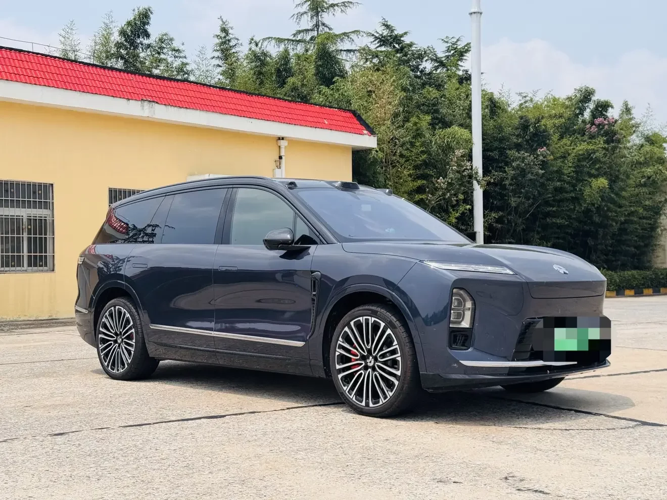 NIO ES8