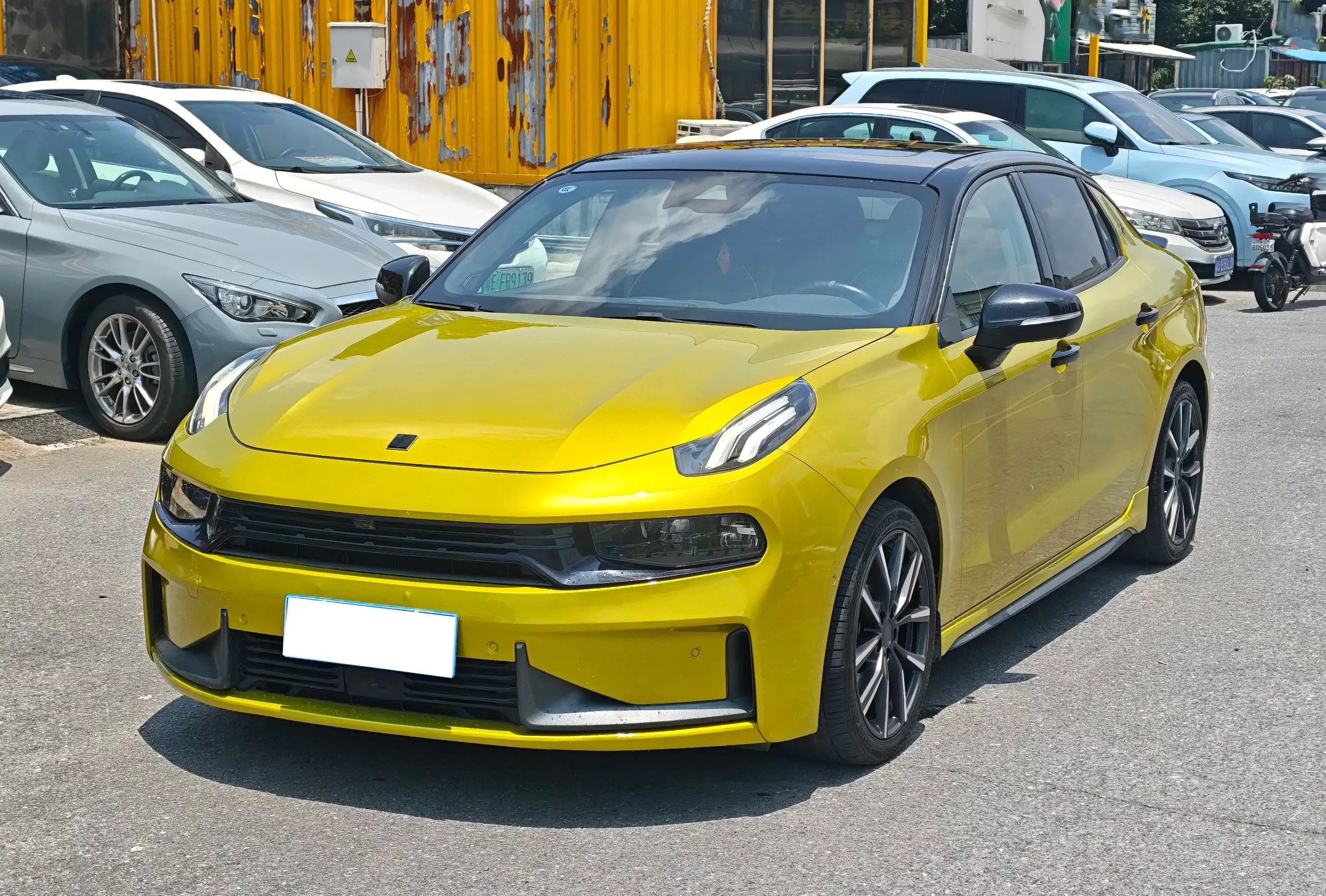 Lynk & Co 03