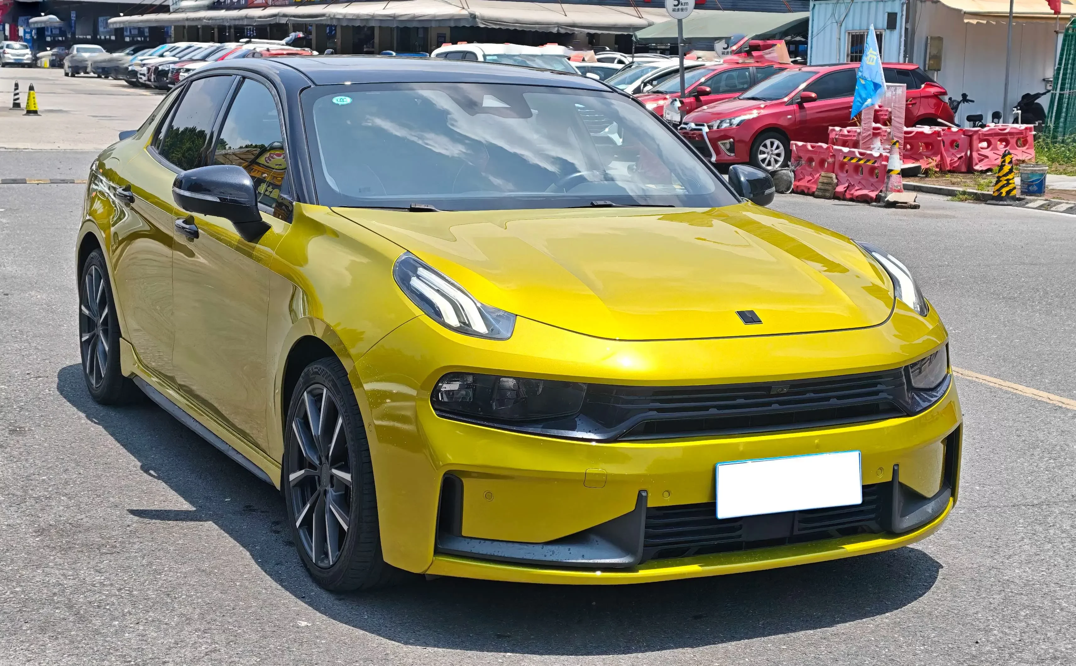Lynk & Co 03