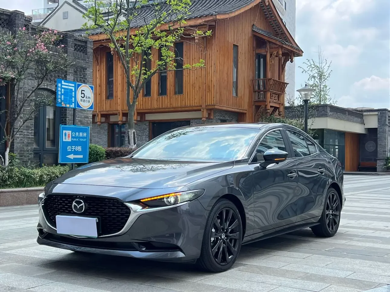 Mazda Axela (3)
