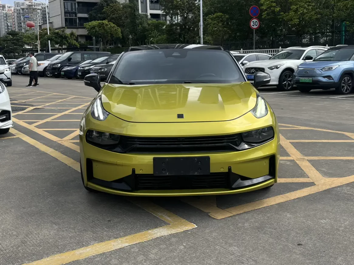 Lynk & Co 03