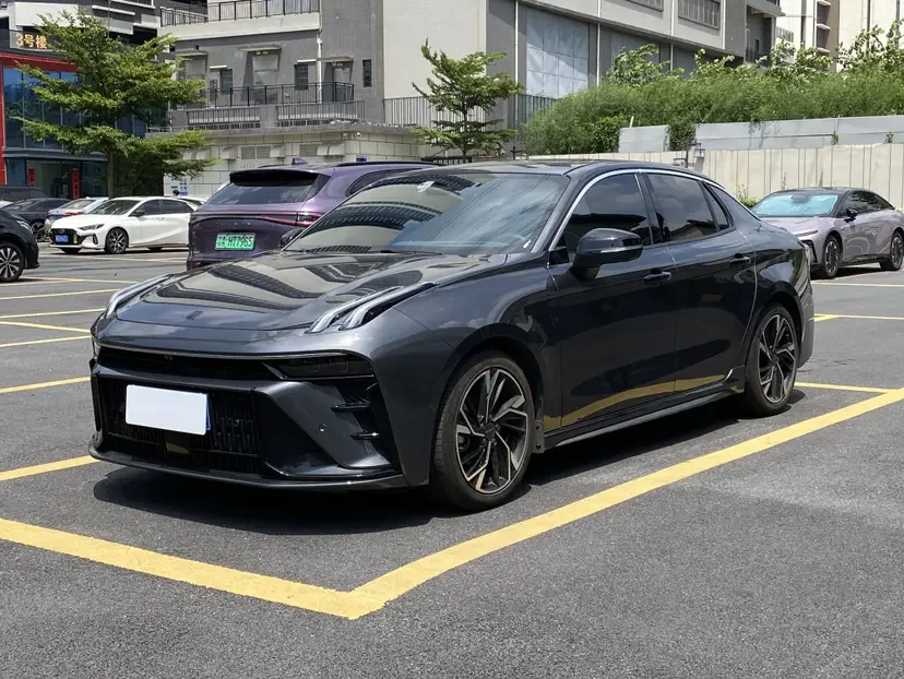 Lynk & Co 03
