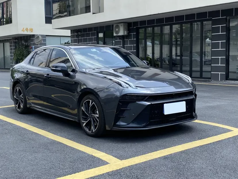 Lynk & Co 03
