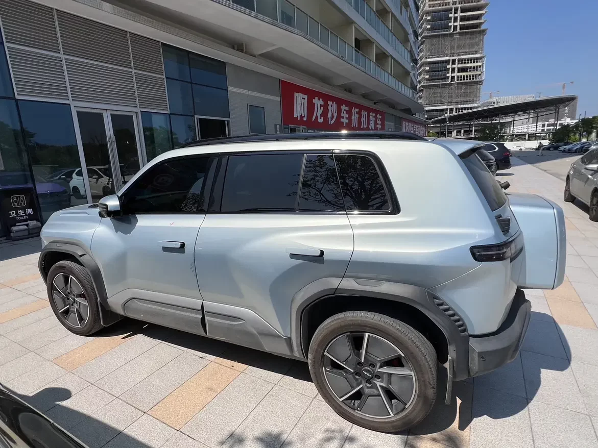 BYD Leopard Titanium 3