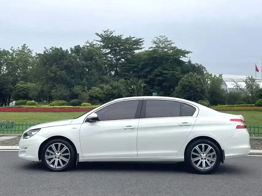 Peugeot 408