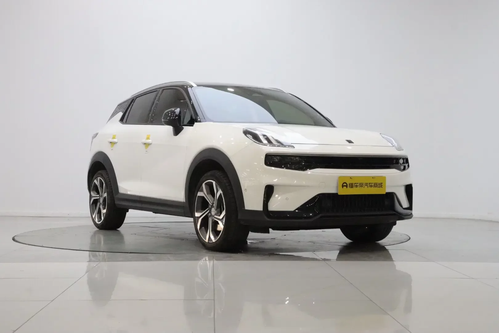 Lynk & Co 06
