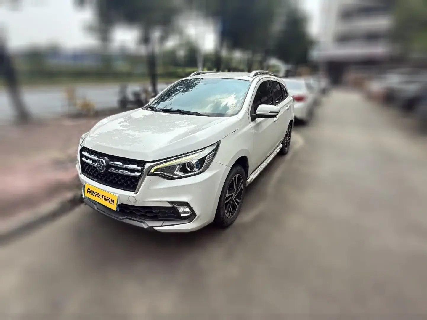 Kai Chen Venucia T70