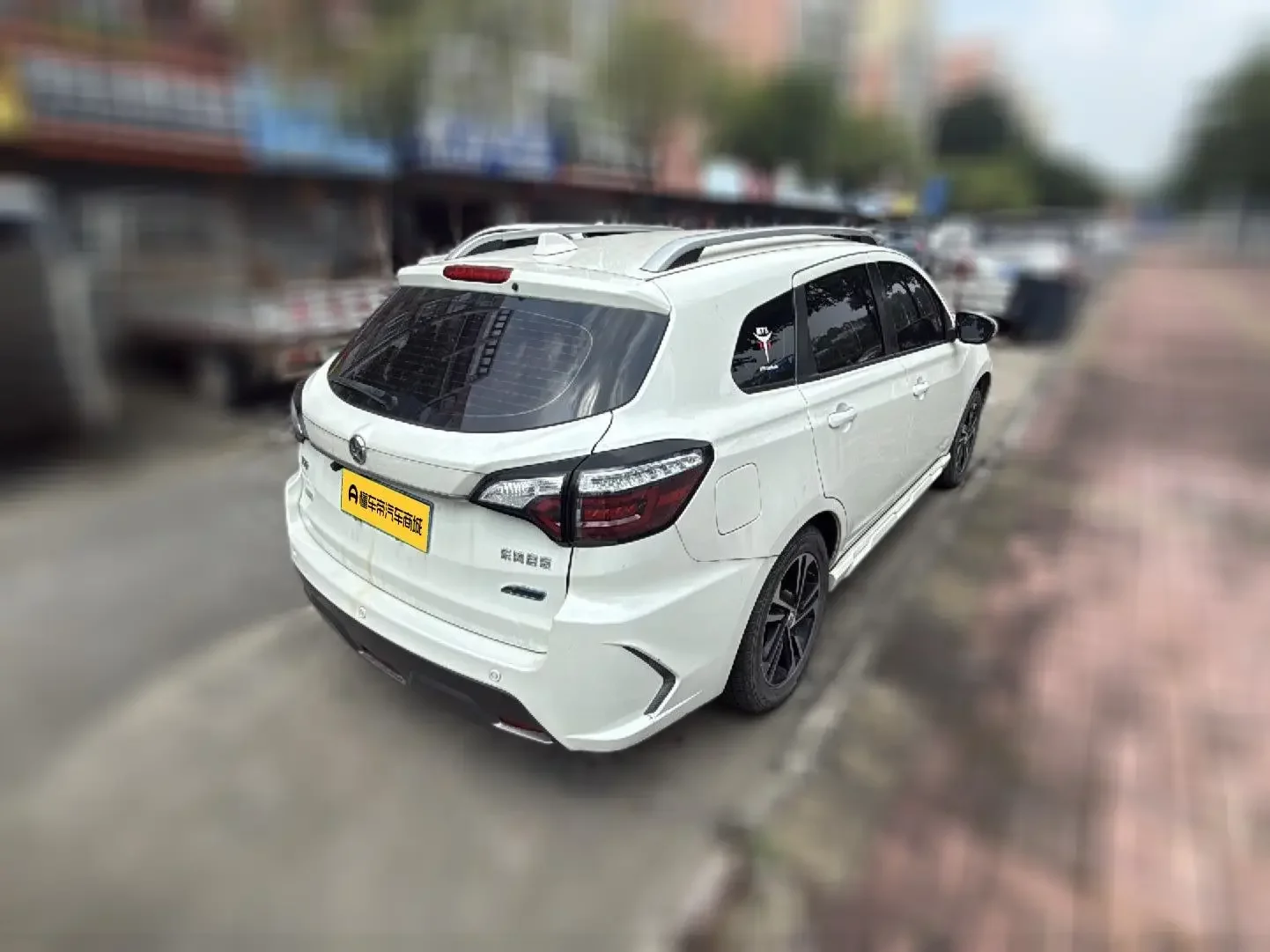 Kai Chen Venucia T70
