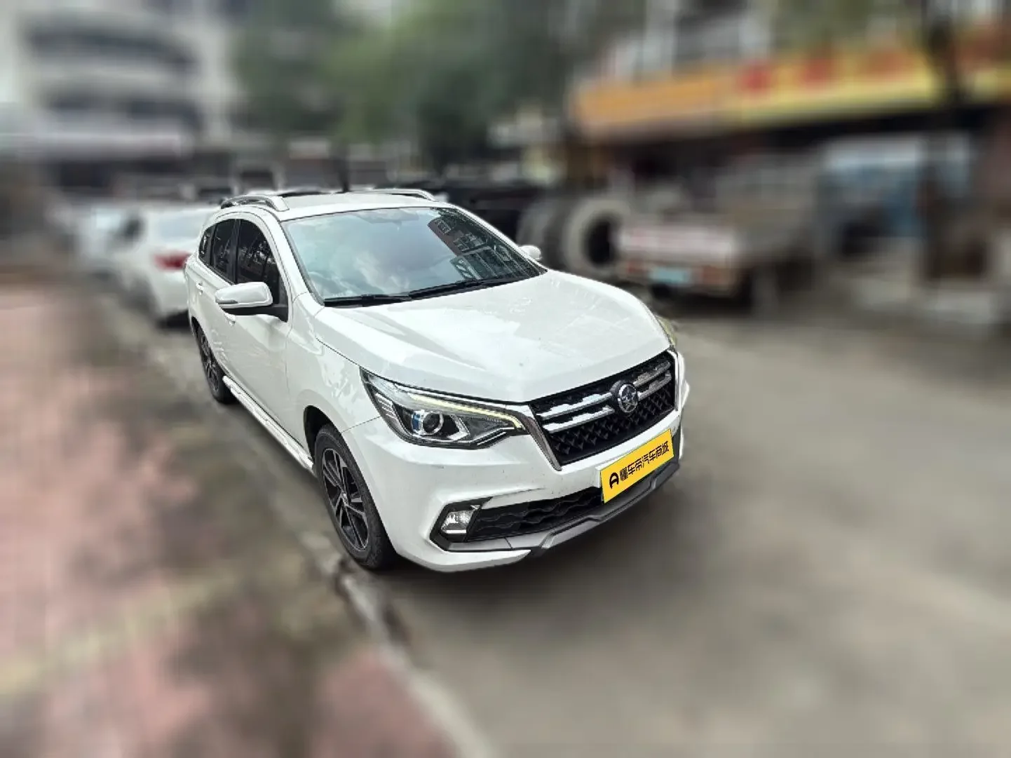 Kai Chen Venucia T70