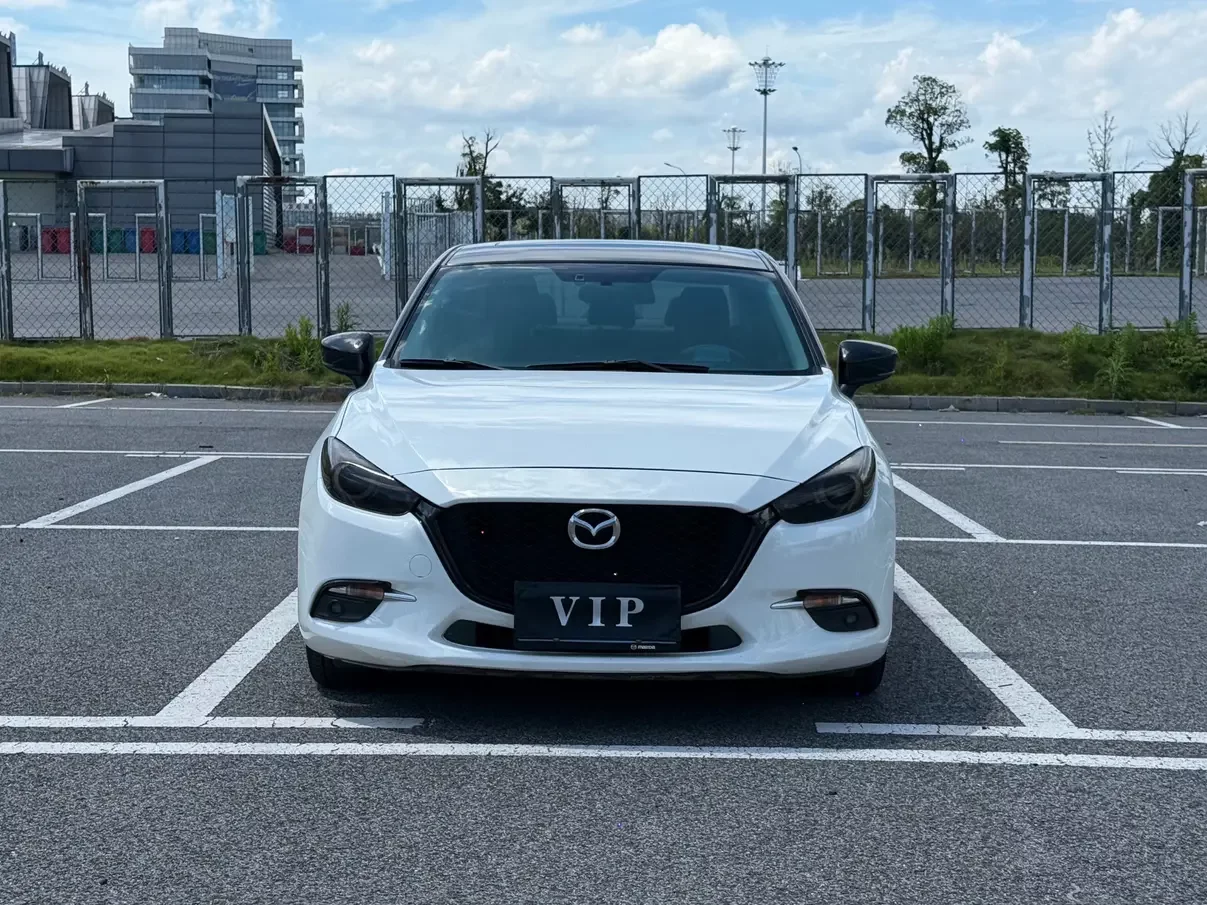 Mazda Axela (3)