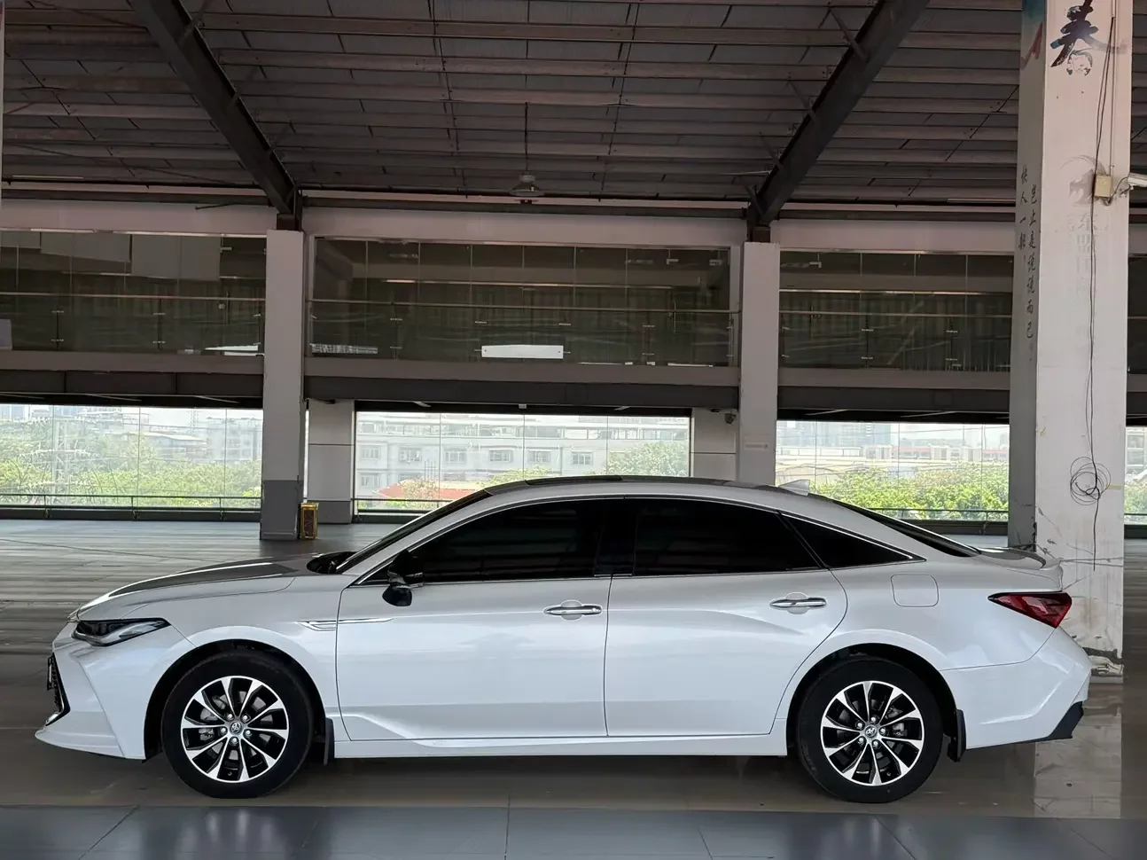 Toyota Avalon (asian dragon)