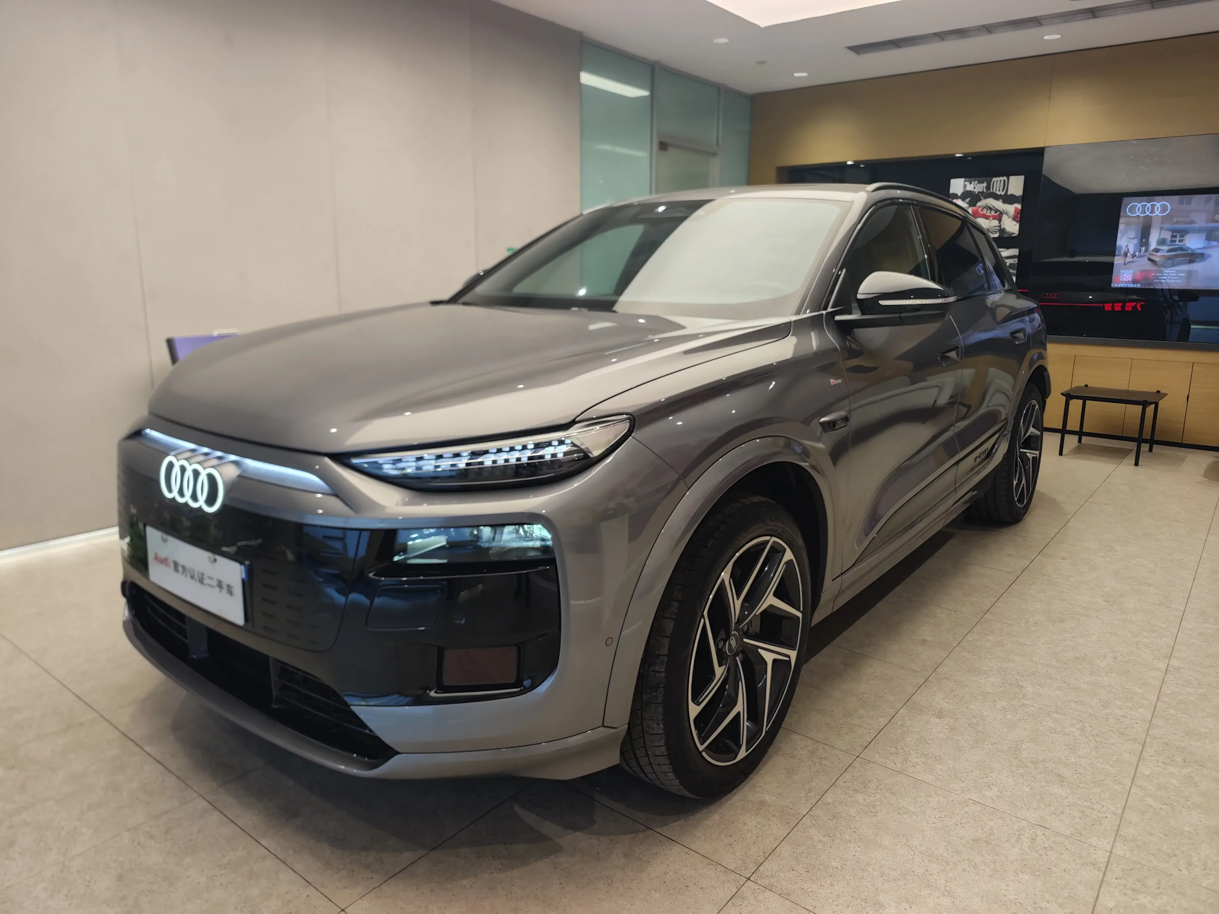 Audi Q6L e-tron