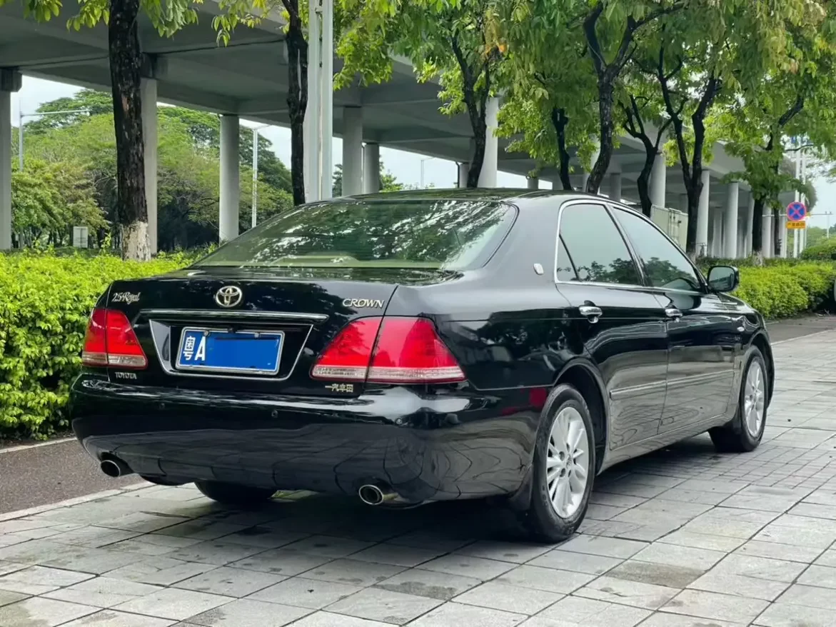 Toyota crown