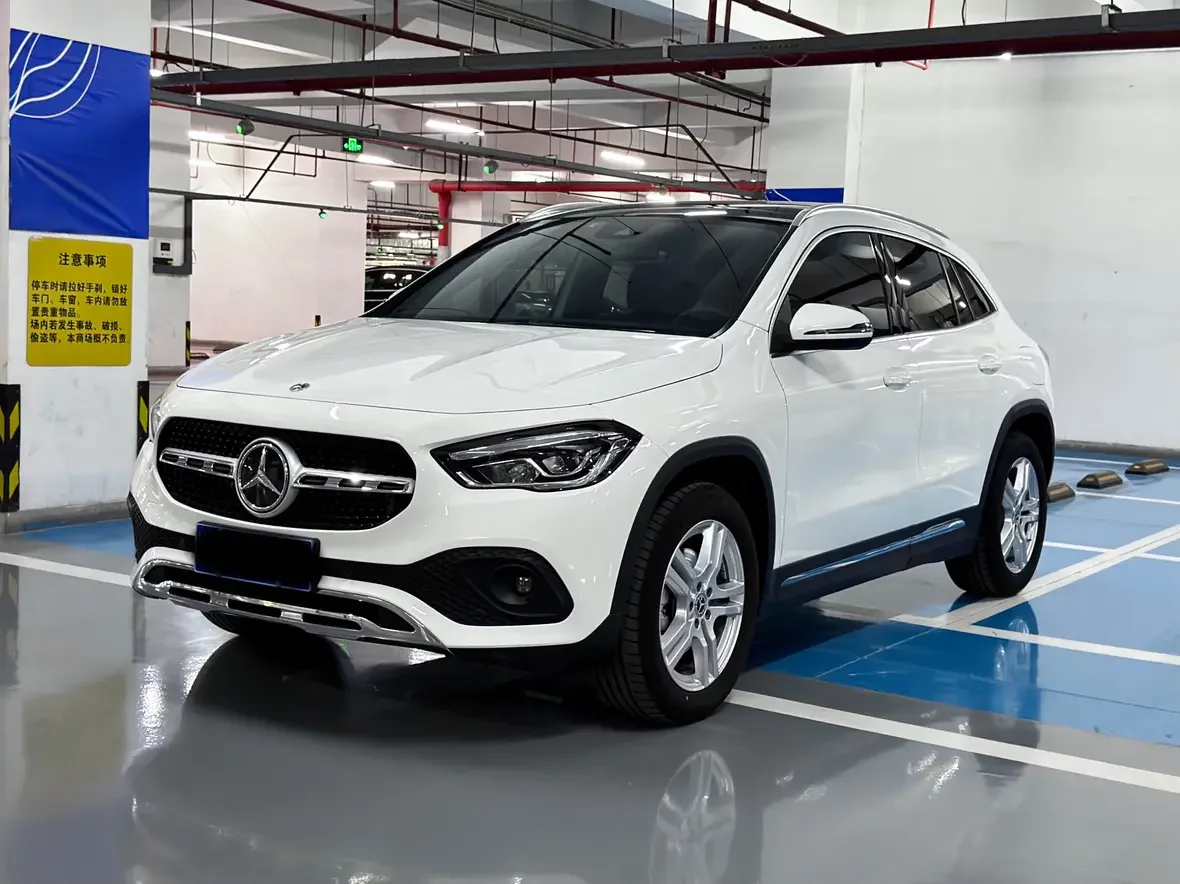 MERCEDES-BENZ GLA