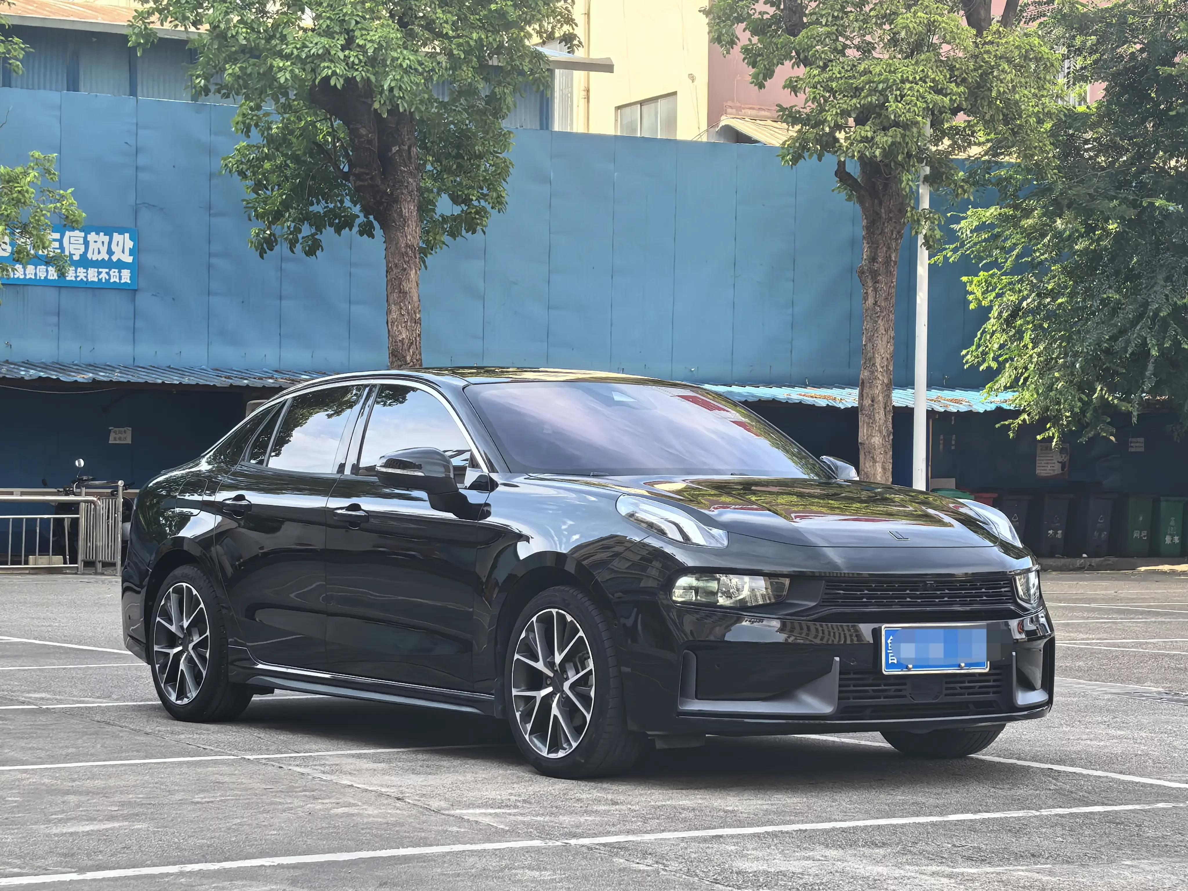 Lynk & Co 03