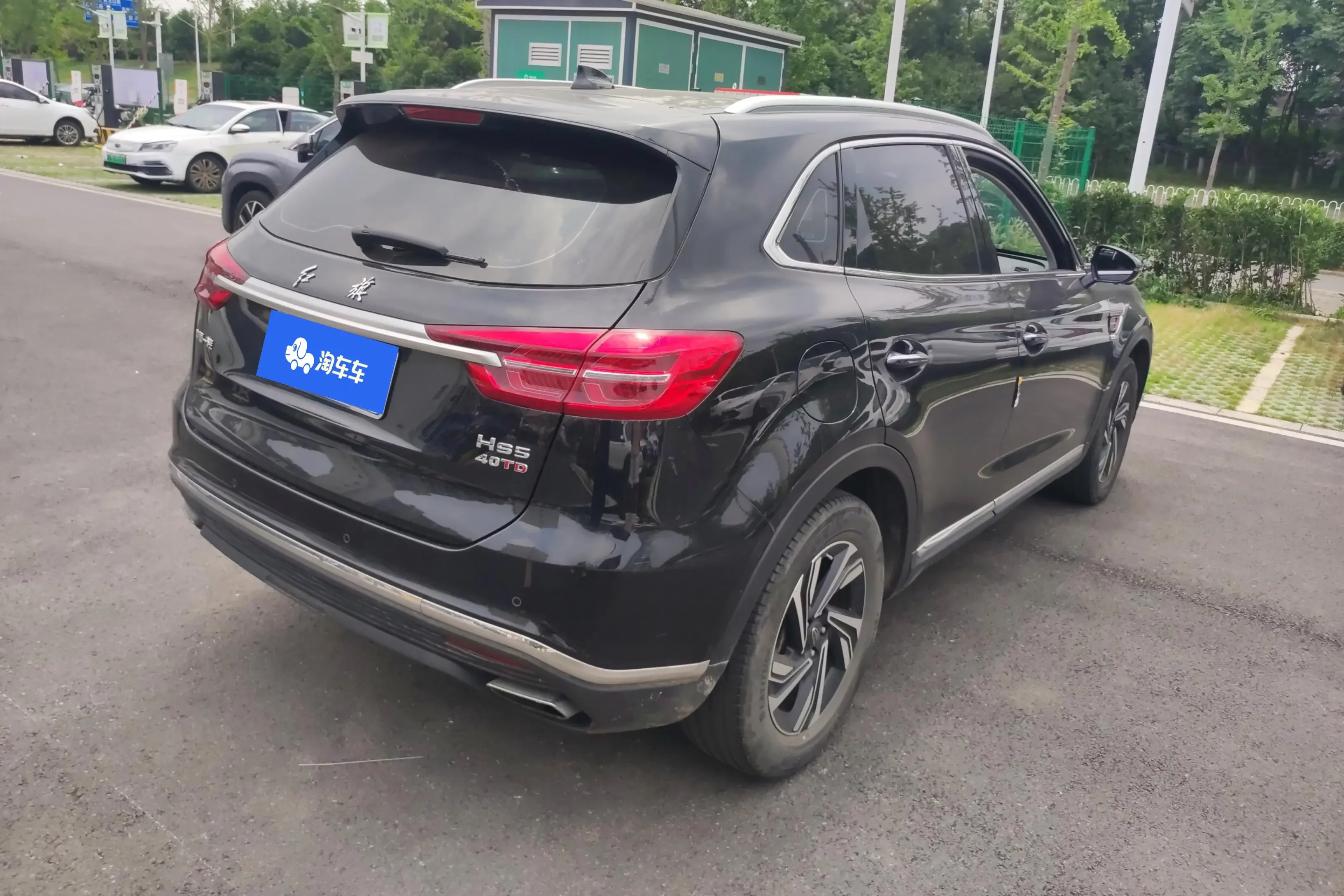 Hongqi HS5