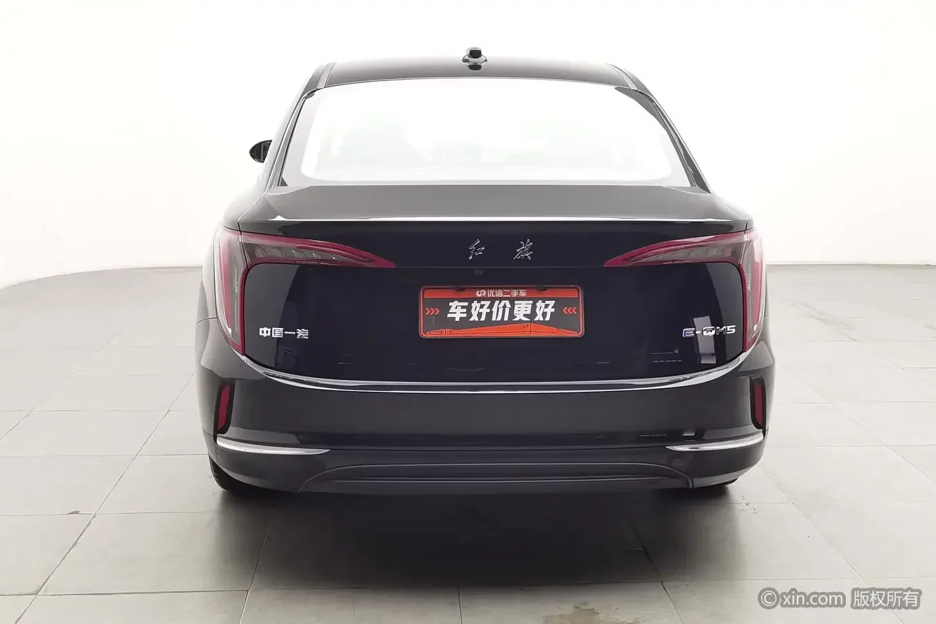 Hongqi E-QM5
