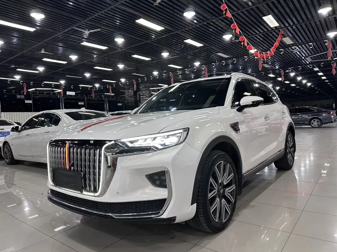 Hongqi HS5