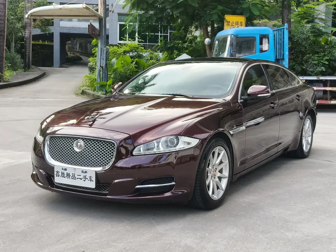 Jaguar XJ