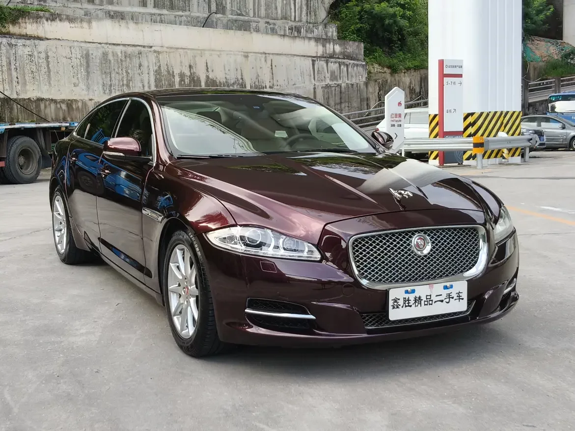 Jaguar XJ