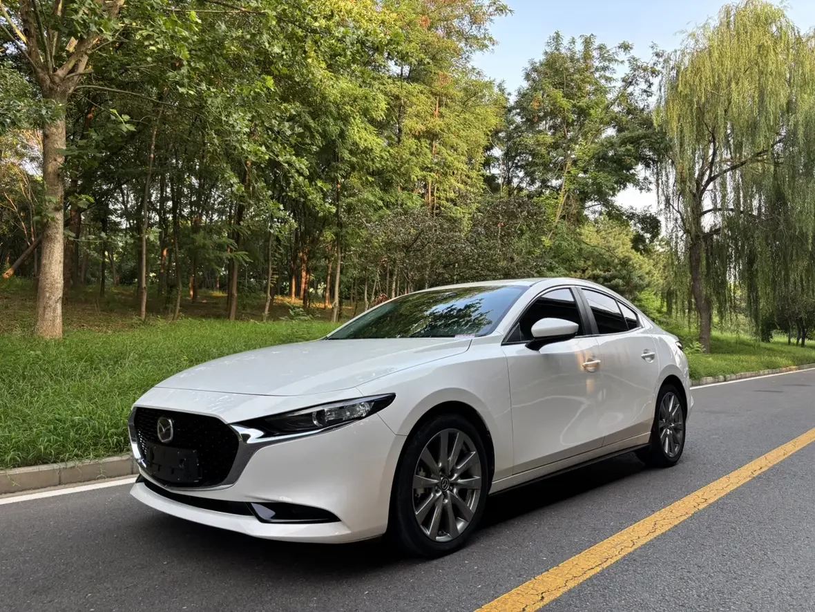 Mazda Axela (3)