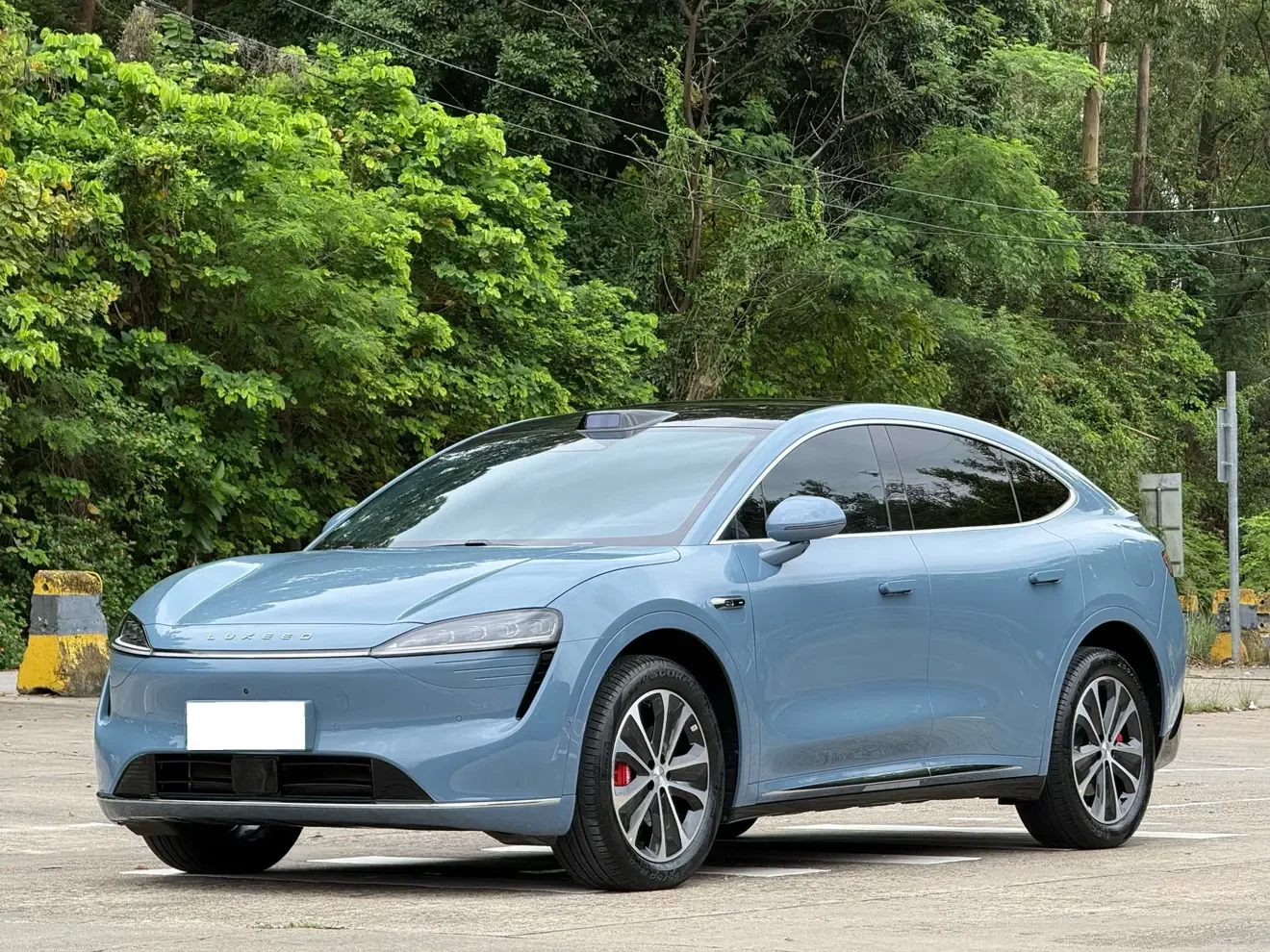 Luxeed Zhijie R7