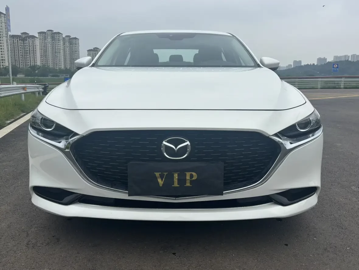 Mazda Axela (3)