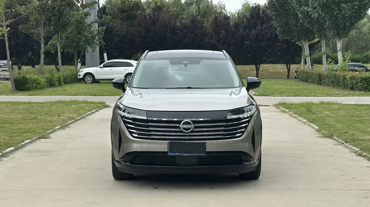 Nissan Explore the land