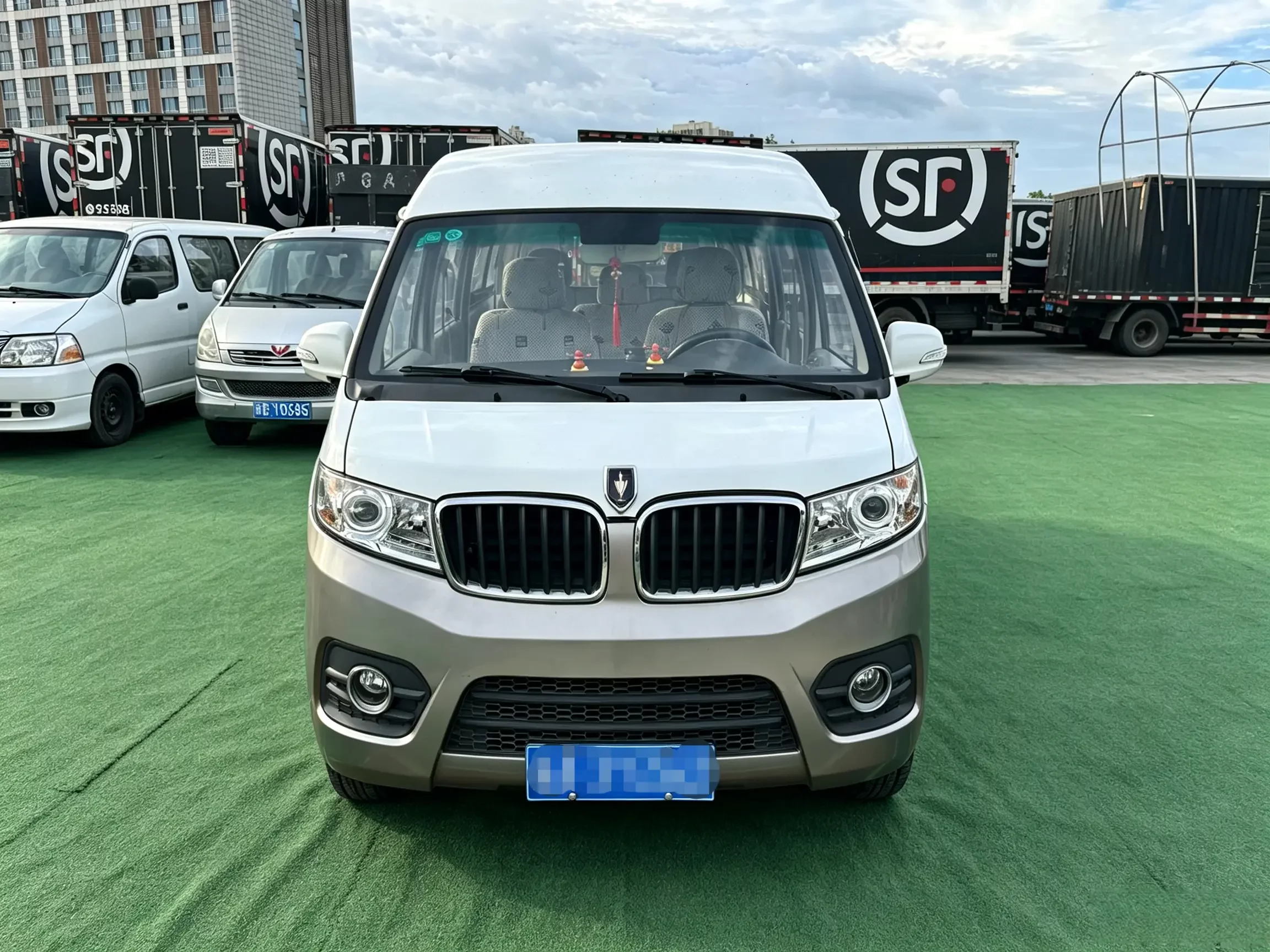 Golden cup New Hiace X30L