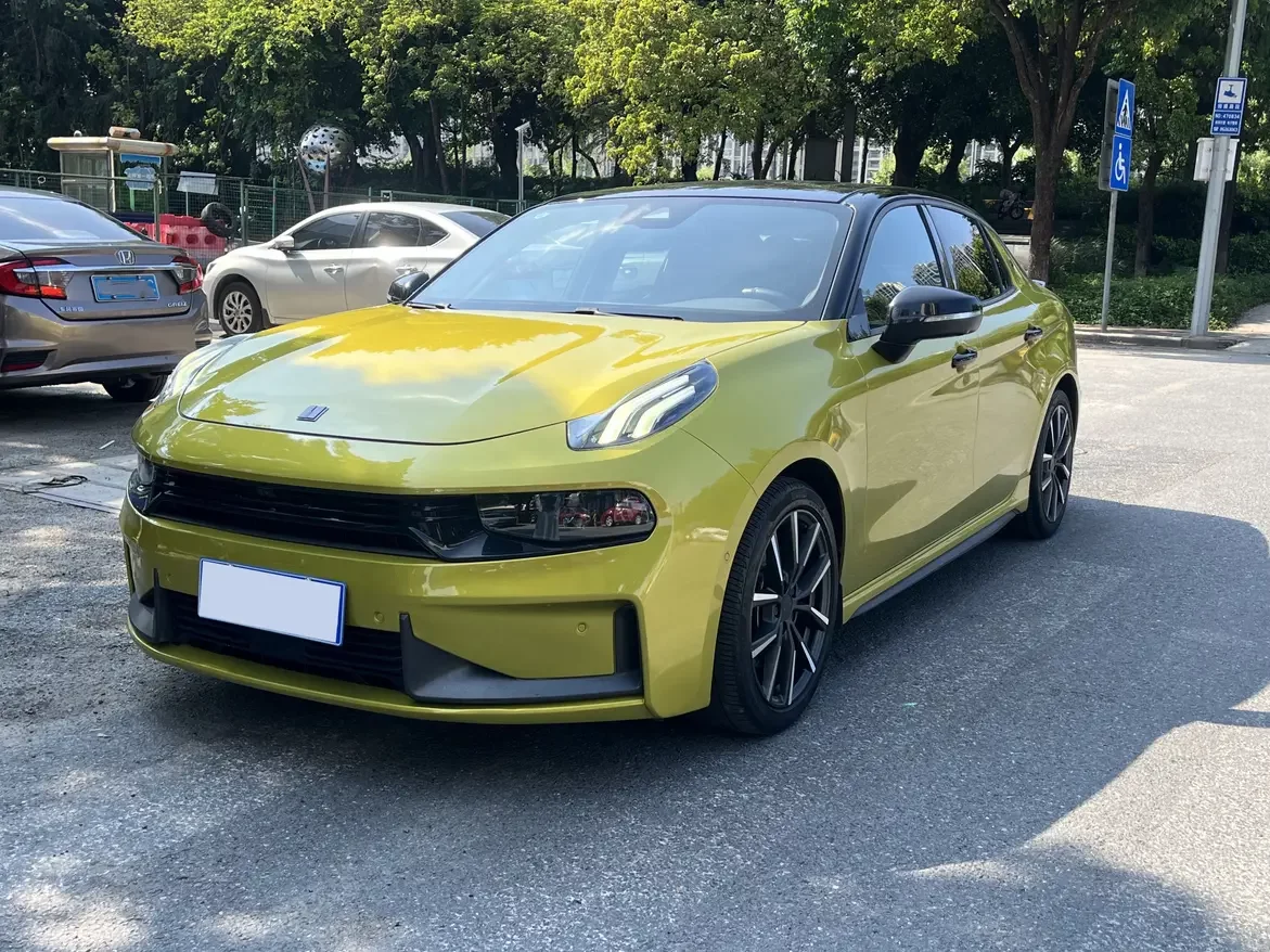 Lynk & Co 03