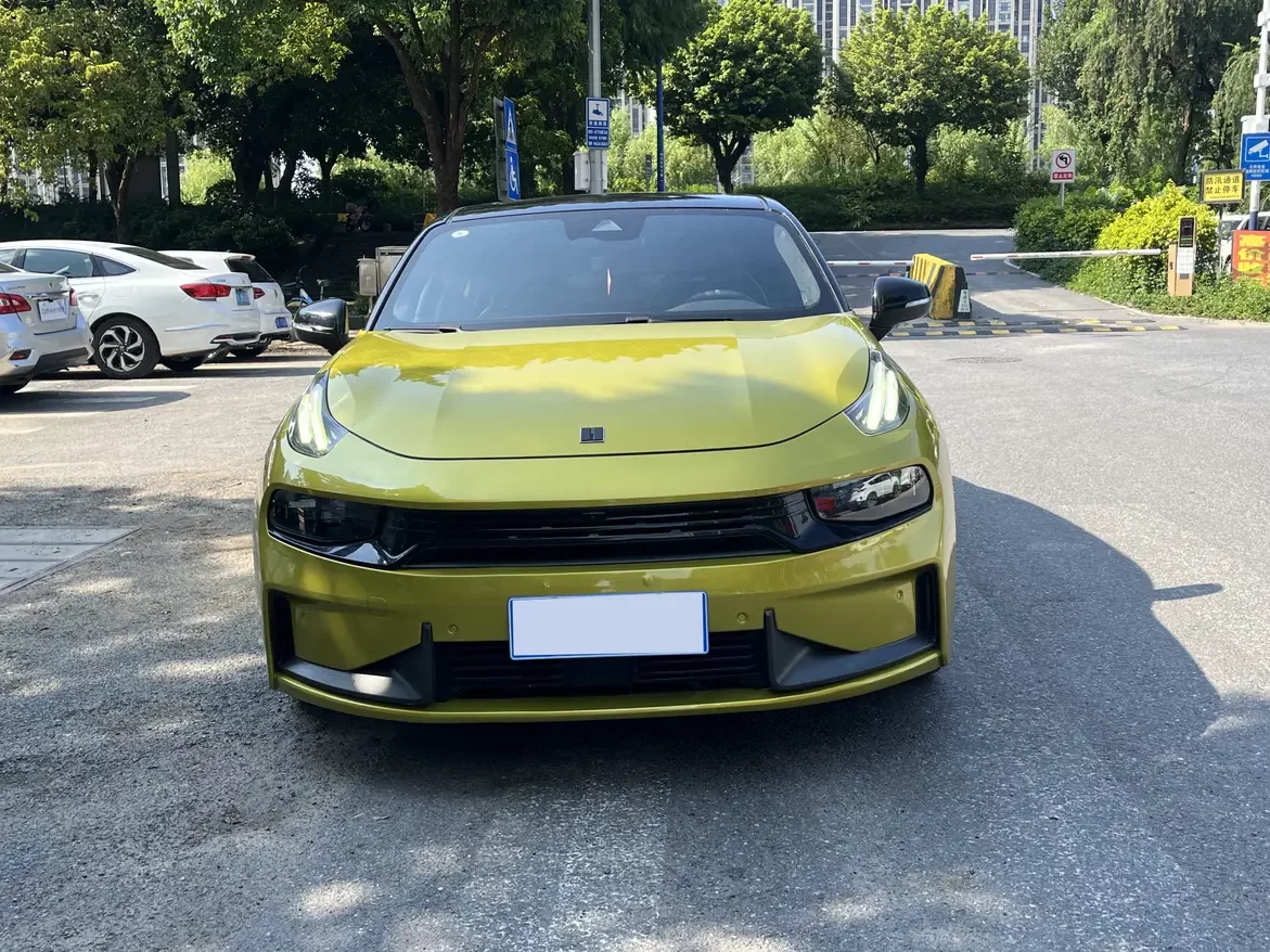 Lynk & Co 03
