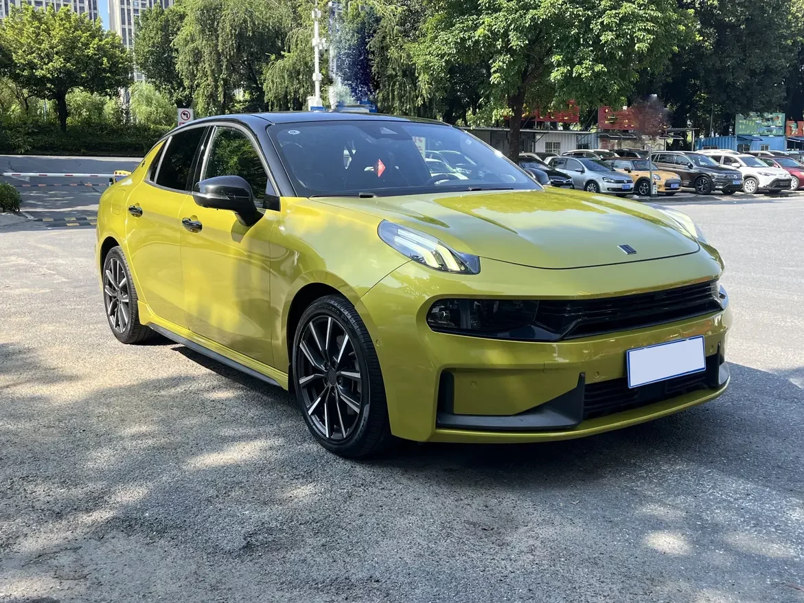 Lynk & Co 03