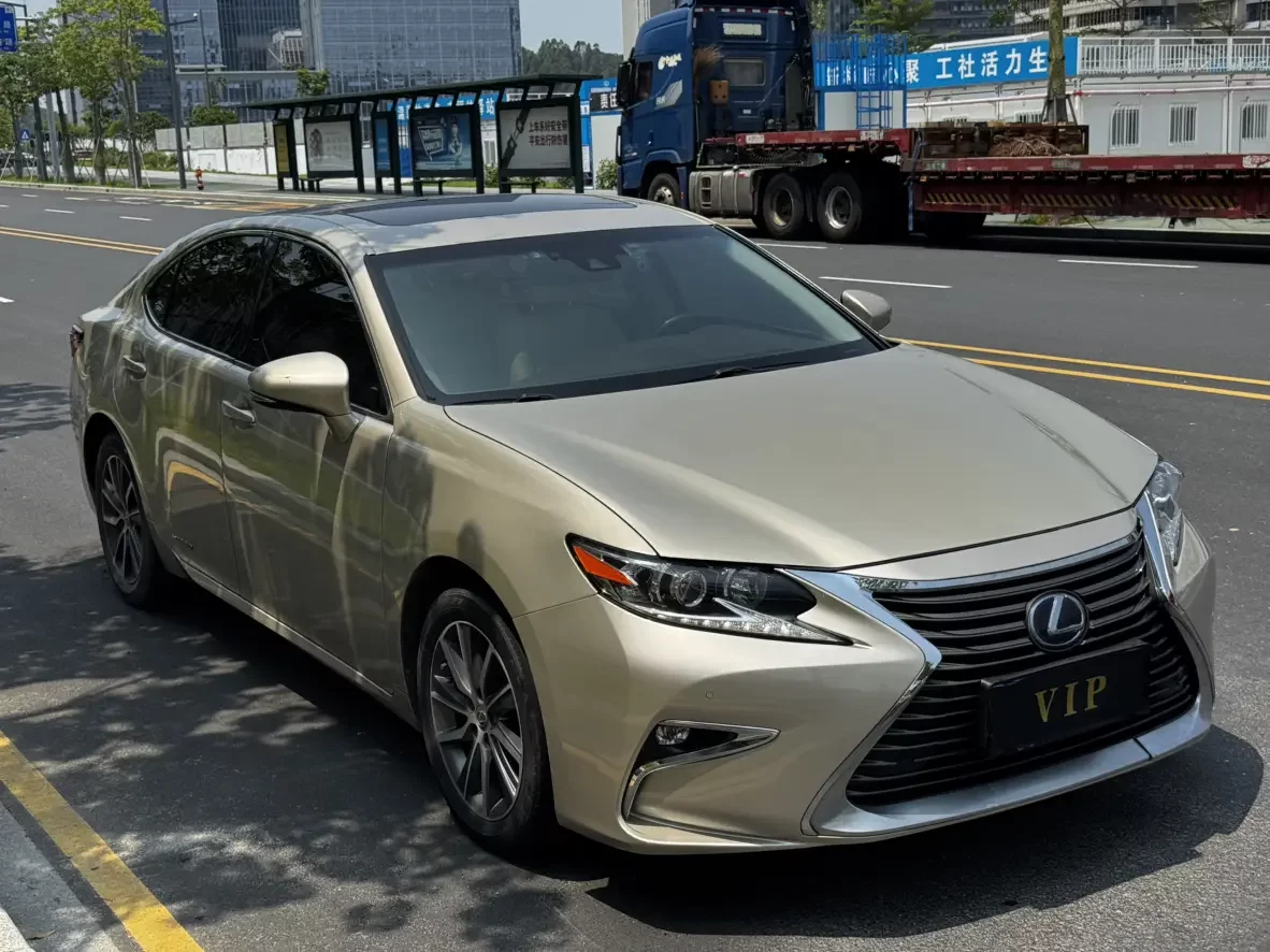 Lexus ES