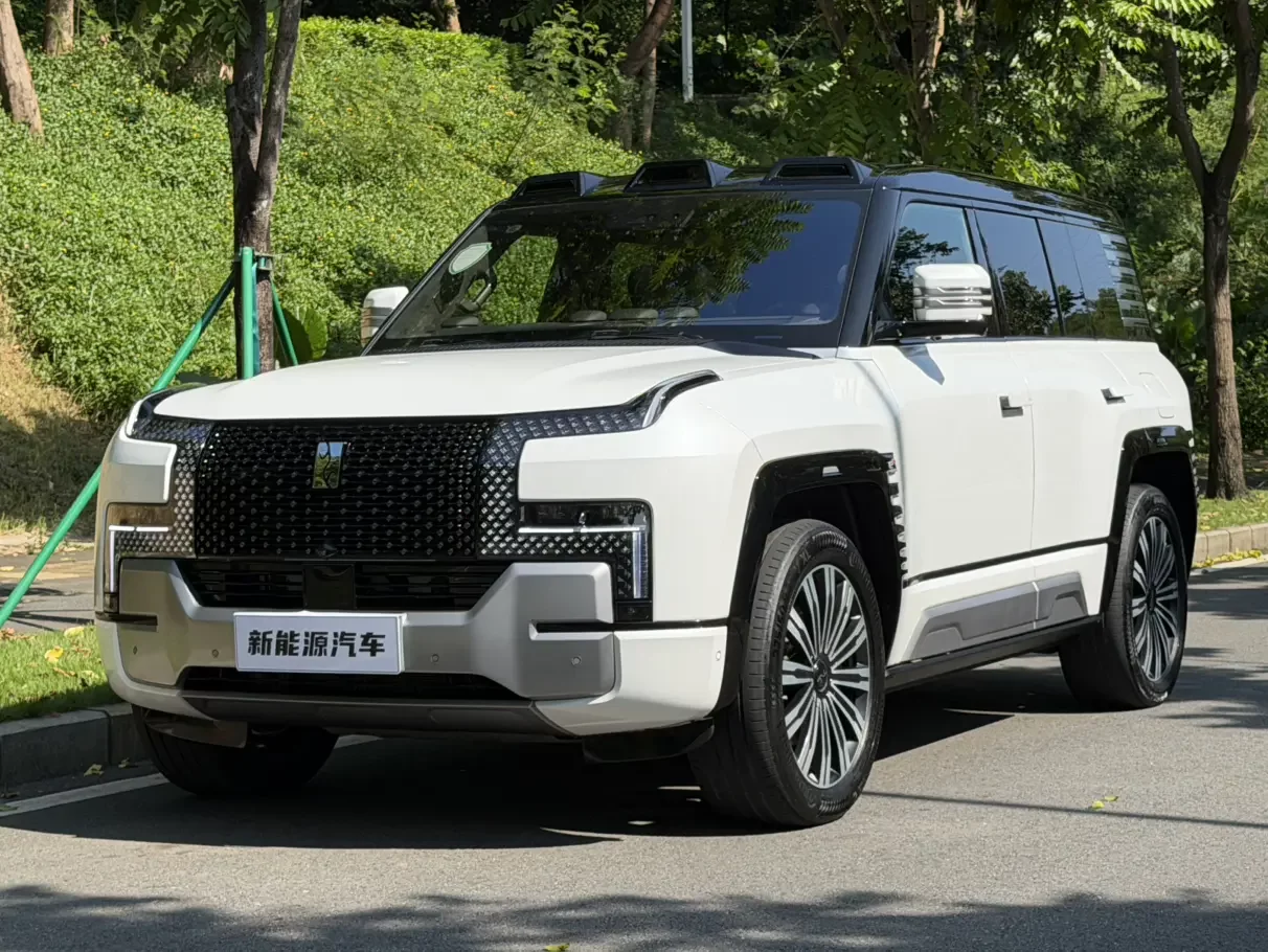 BYD Yangwang U8