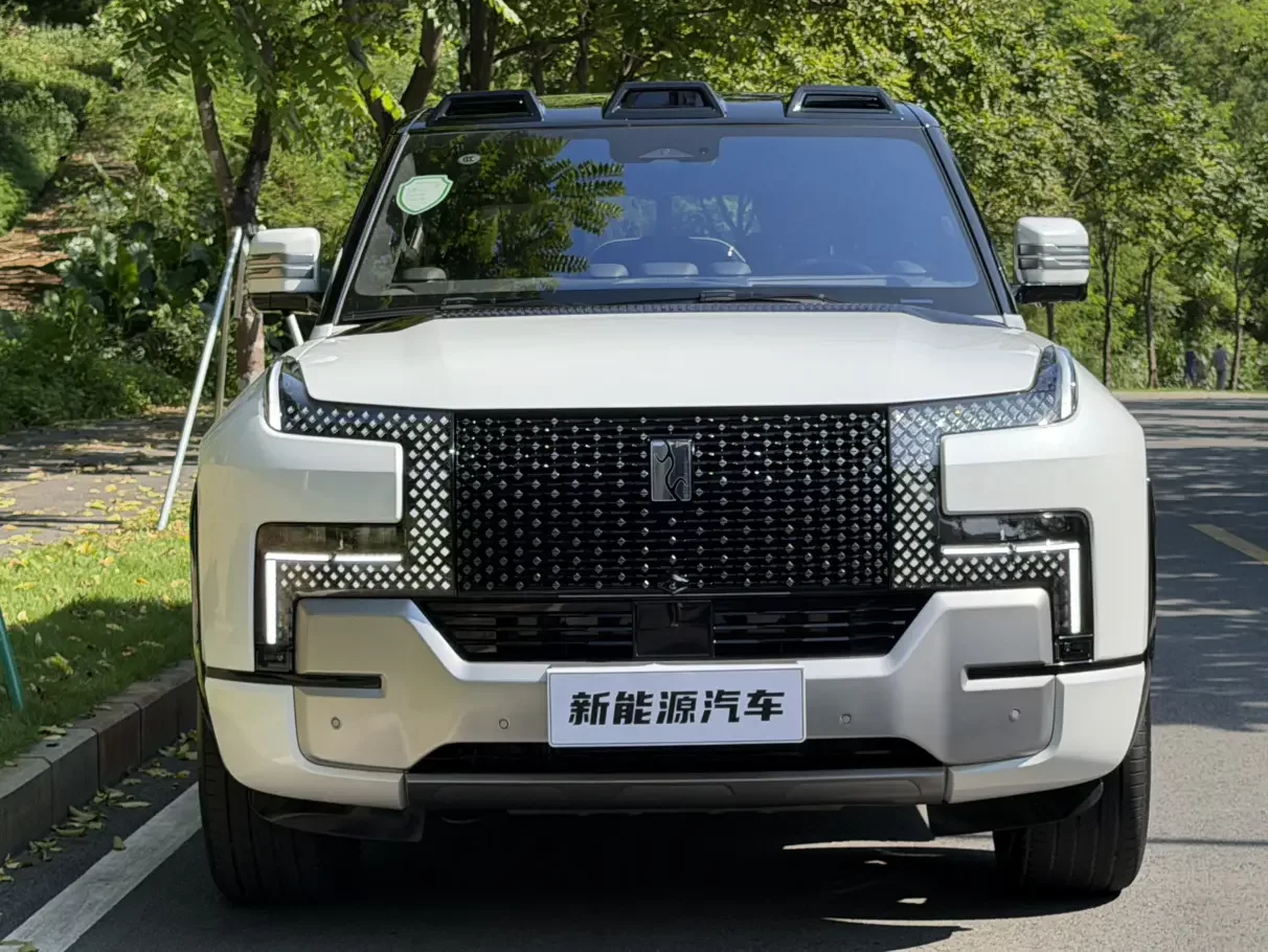 BYD Yangwang U8