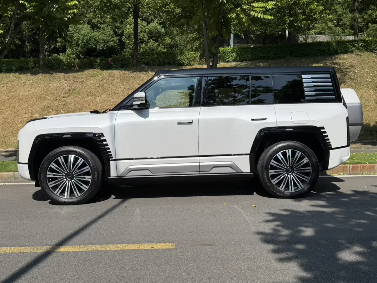 BYD Yangwang U8