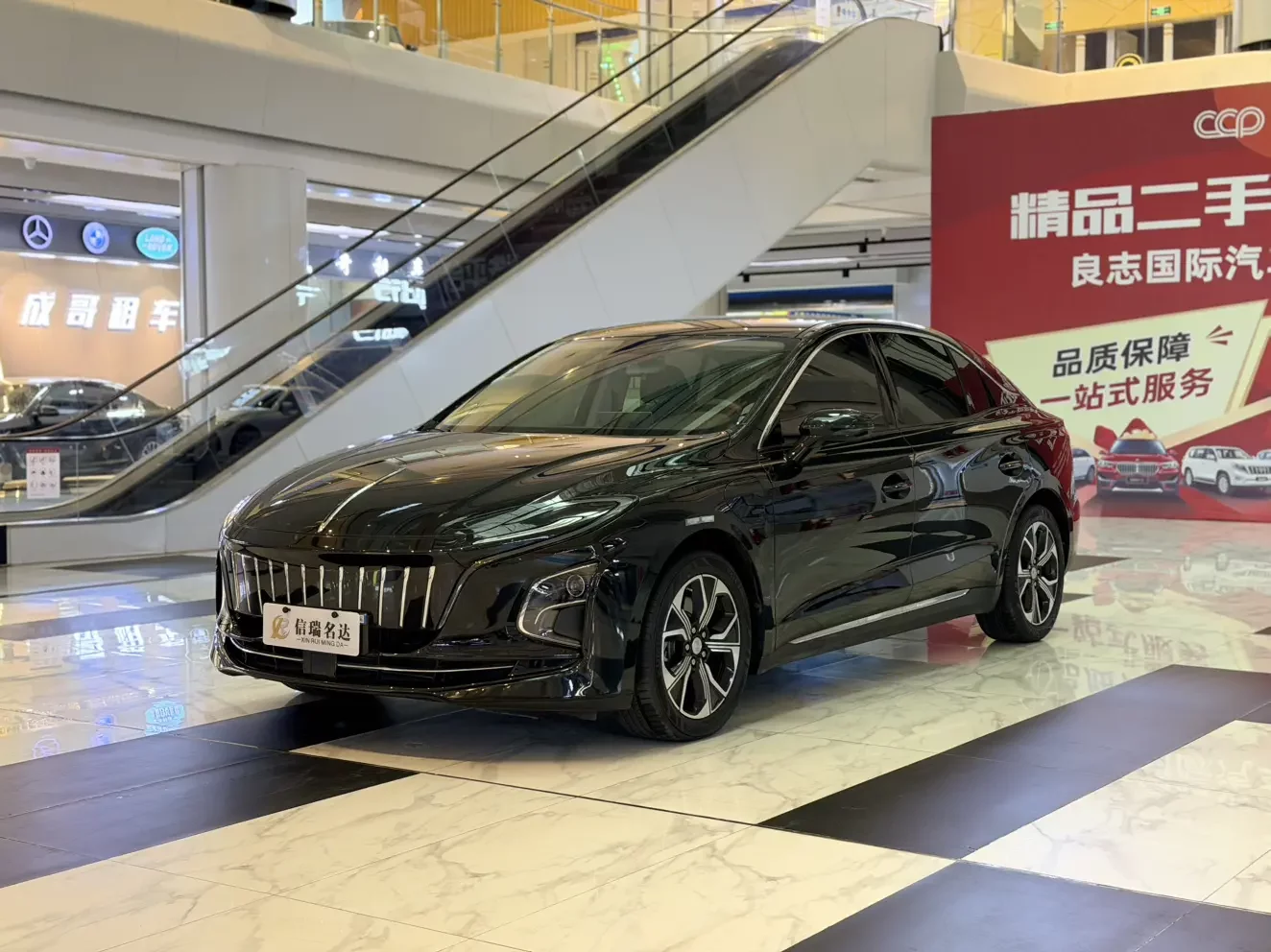 Hongqi E-QM5