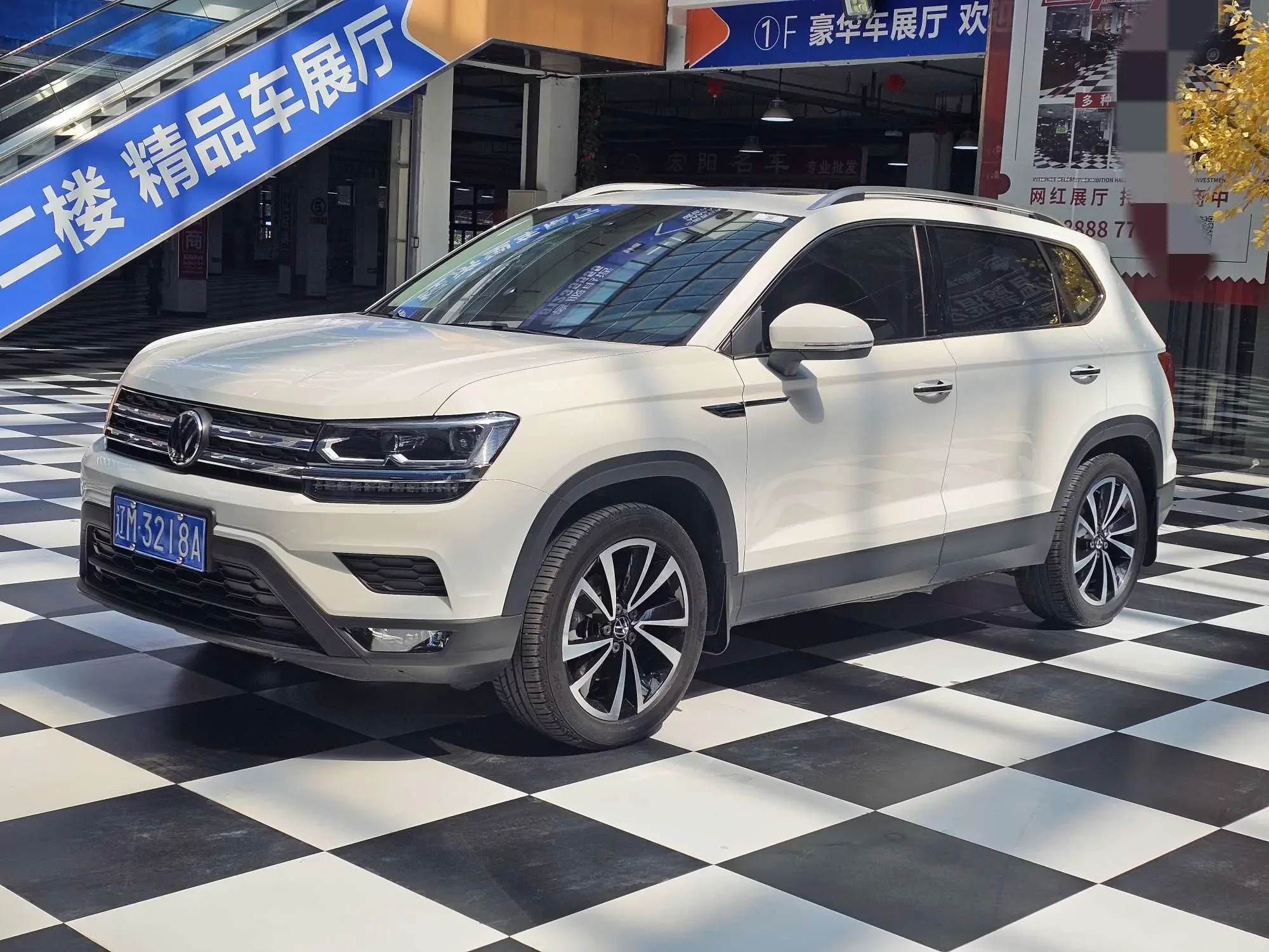 VOLKSWAGEN THARU