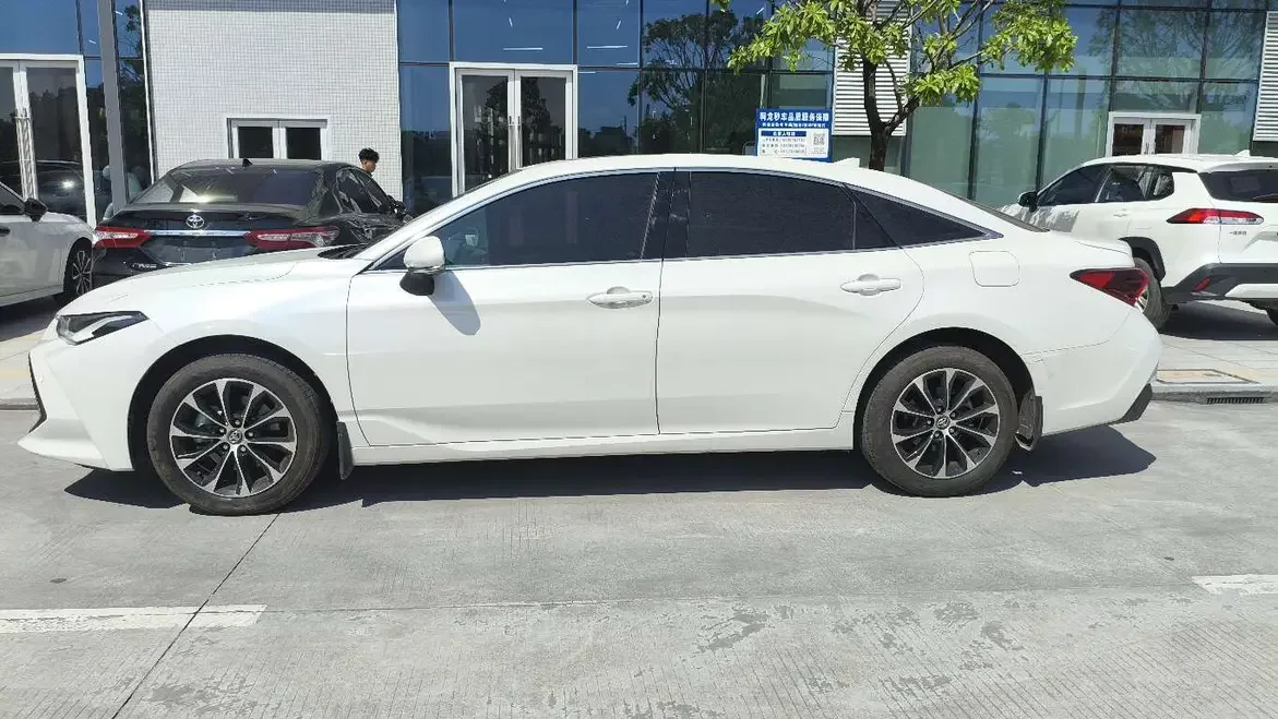 Toyota Avalon (asian dragon)