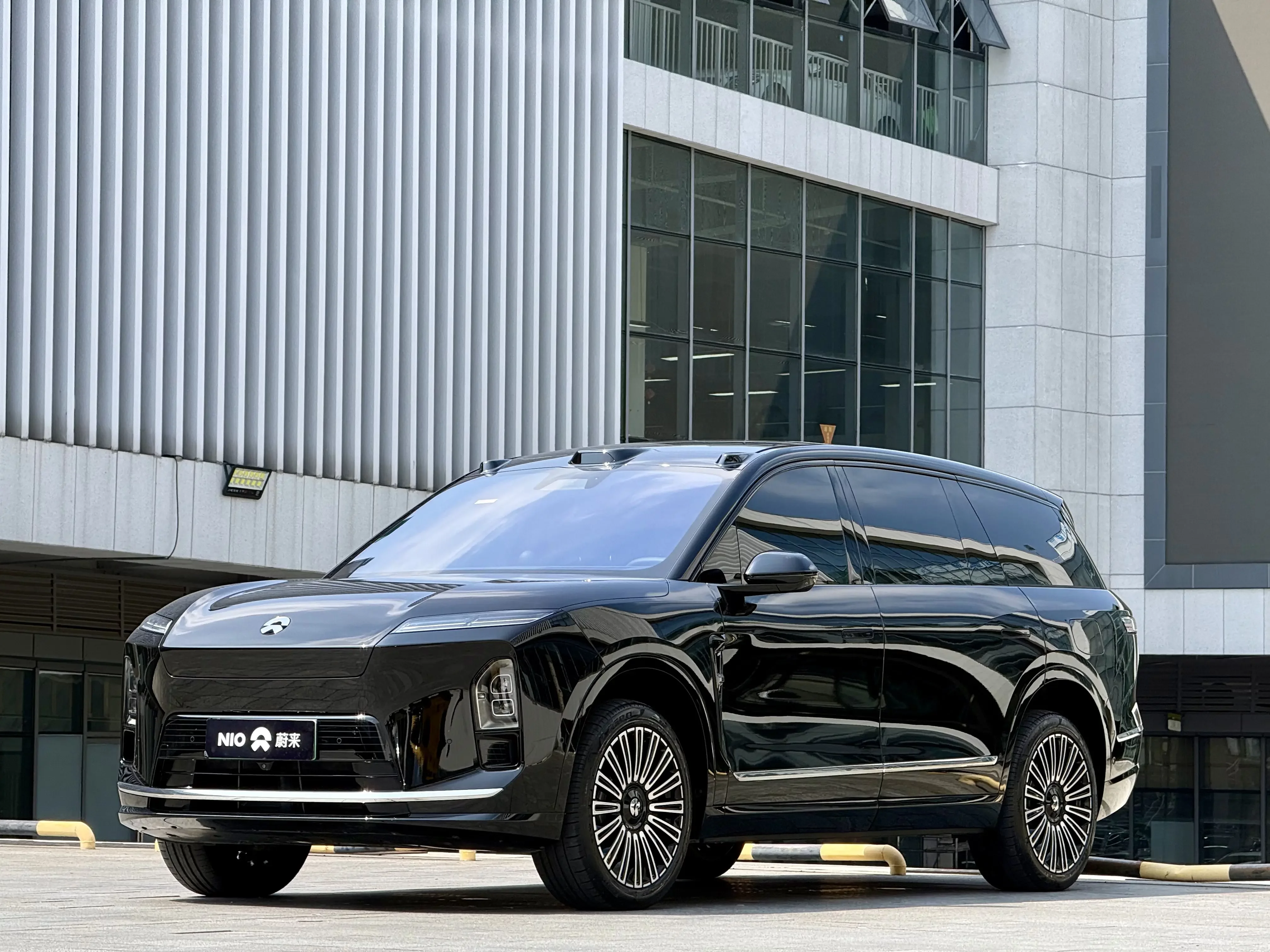 NIO ES8