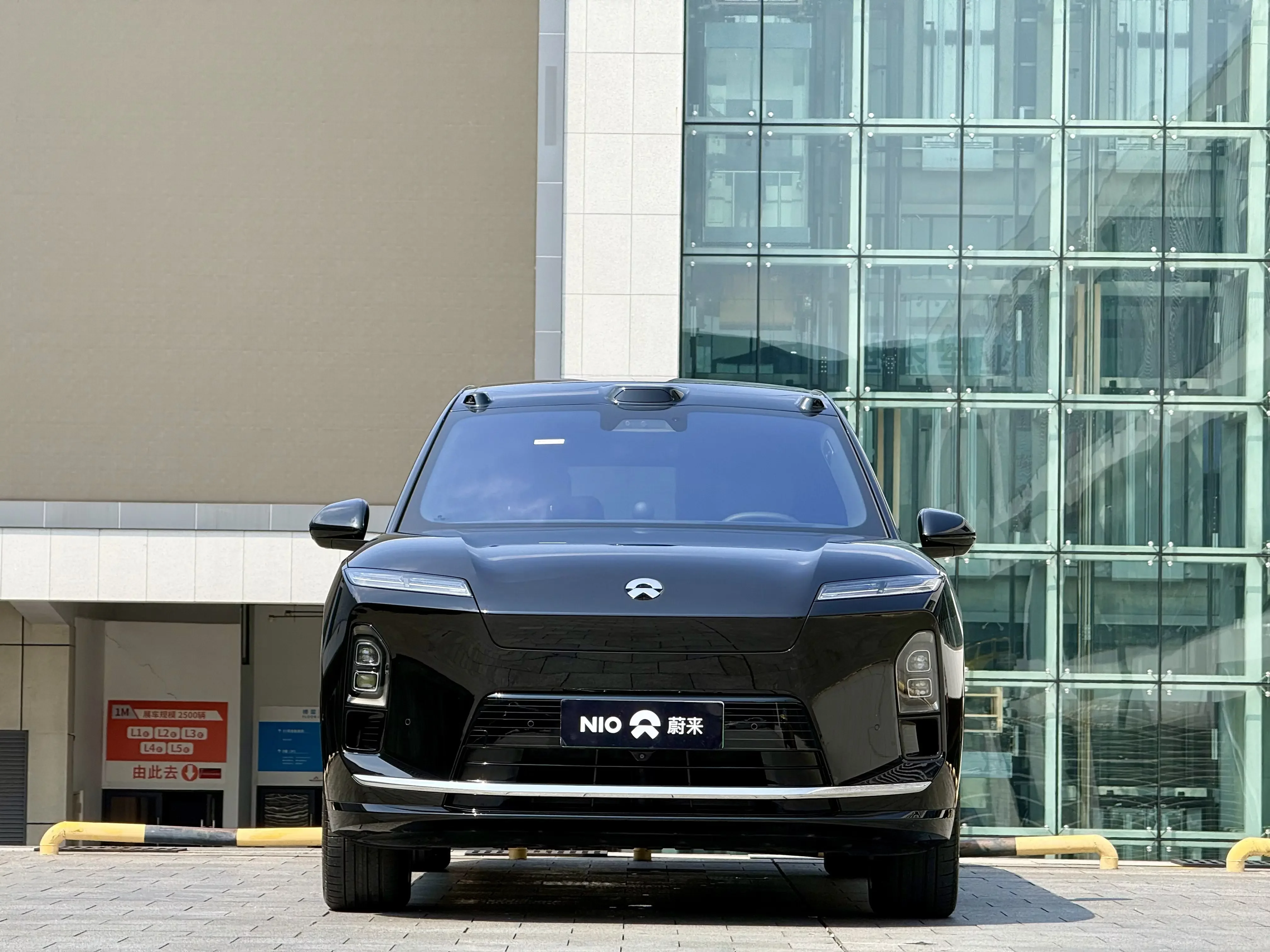 NIO ES8