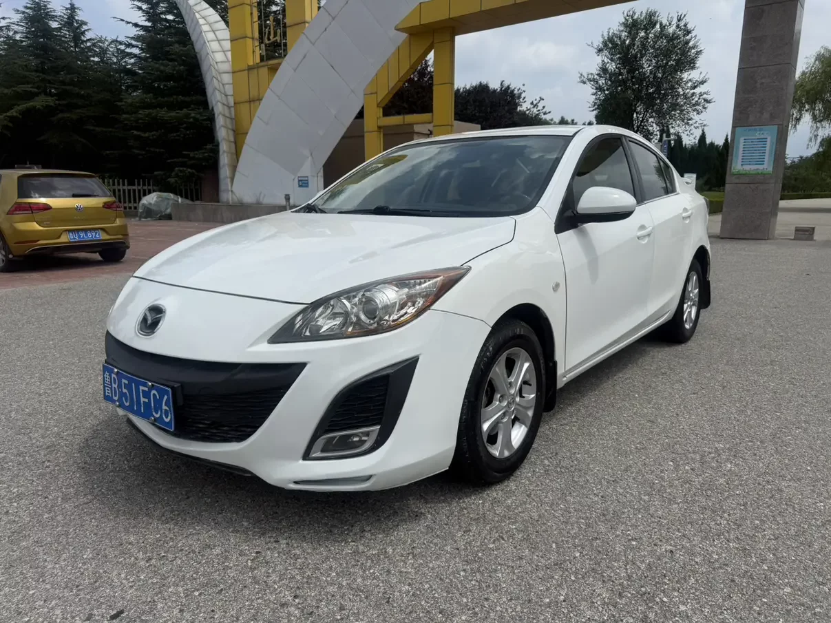 Mazda Axela (3)