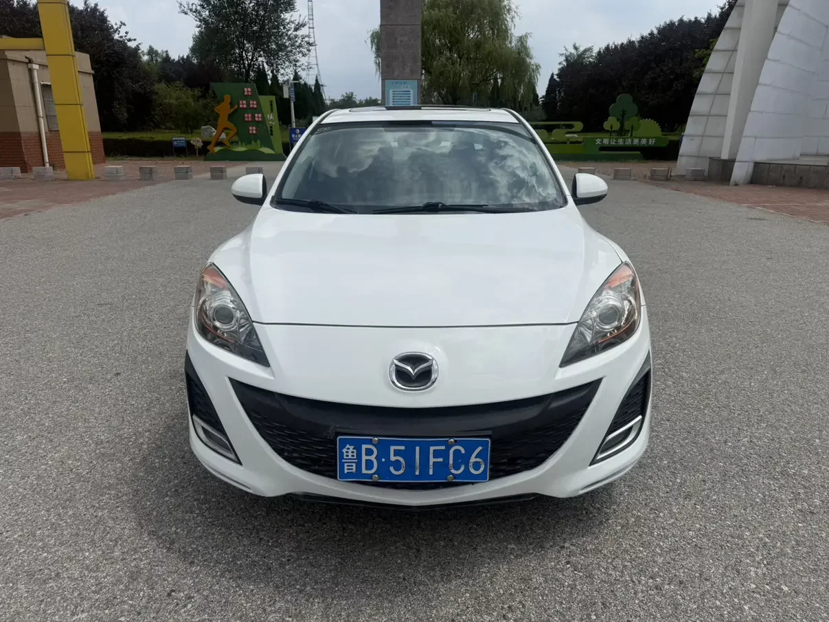Mazda Axela (3)