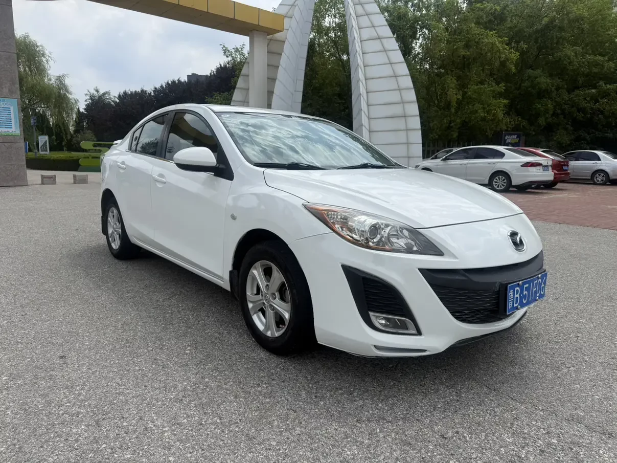 Mazda Axela (3)